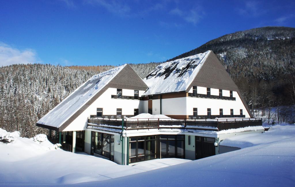 Junges Hotel Анаберг Екстериор снимка